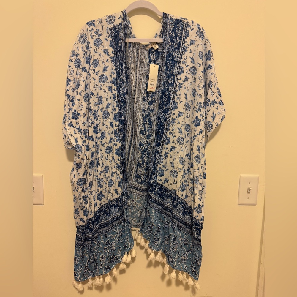 Miami Blue White Floral Kimono Top with Shiny Silver Metallic Threading Size S/M